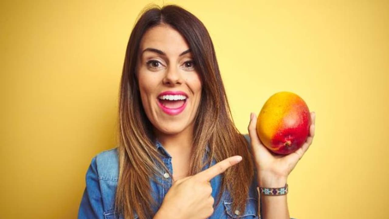  മുഖത്തെ കരുവാളിപ്പും മുഖക്കുരുവും മാറാന്‍ മാമ്പഴം; ഉപയോഗിക്കേണ്ടത് ഇങ്ങനെ...