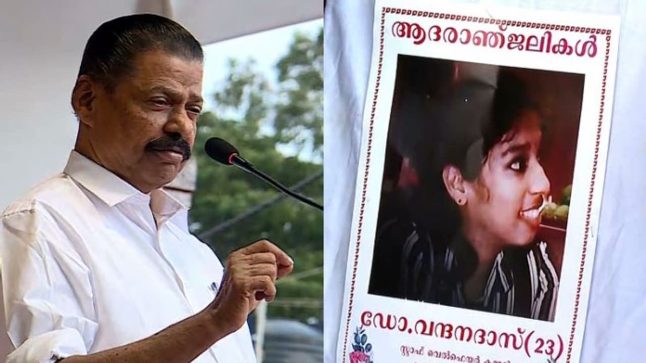 ഡോ വന്ദനയുടെ മരണം: സർക്കാരിനെതിരെ വാർത്തയ്ക്ക് ബൂർഷ്വാ പാർട്ടികളും മാധ്യമങ്ങളും ശ്രമിച്ചു: എംവി ഗോവിന്ദൻ ഡോ വന്ദനയുടെ മരണം: സർക്കാരിനെതിരെ വാർത്തയ്ക്ക് ബൂർഷ്വാ പാർട്ടികളും മാധ്യമങ്ങളും ശ്രമിച്ചു: എംവി ഗോവിന്ദൻ