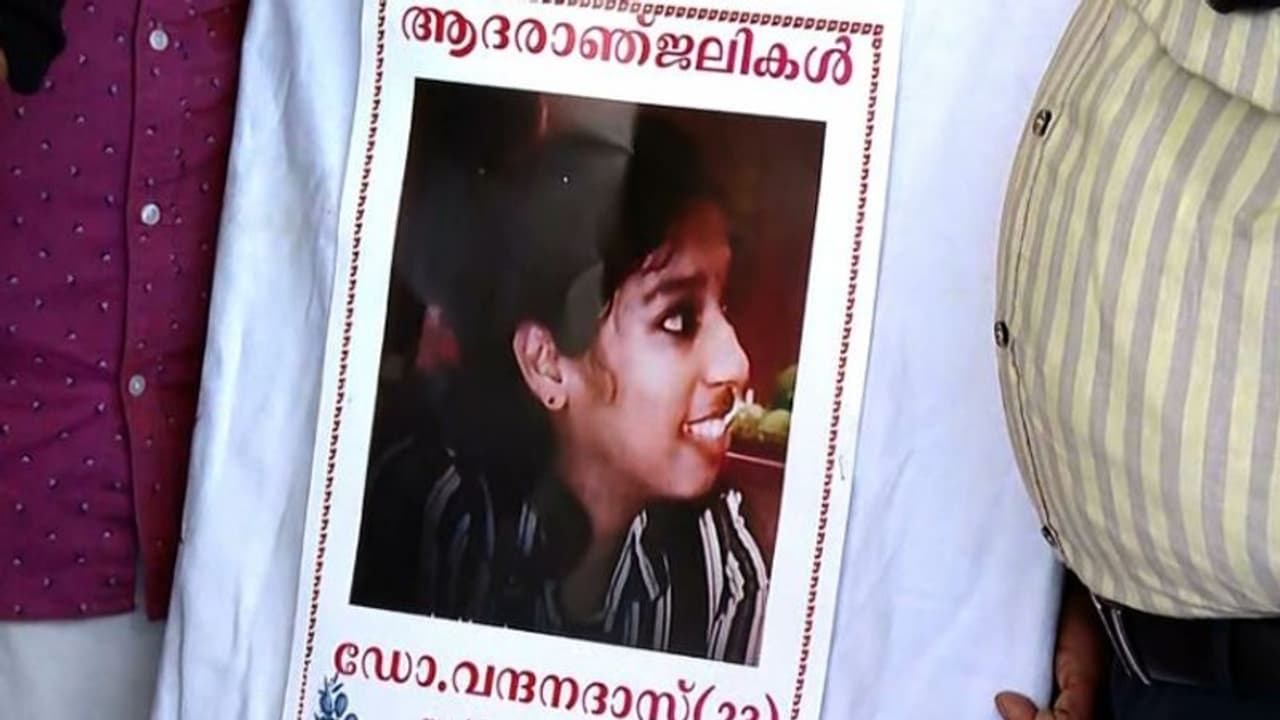 ഡോ. വന്ദന കൊലപാതകം: നാളെയും സമരം തുടരുമെന്ന് ഡോക്ടർമാർ; കടുത്ത നിലപാടുമായി കെജിഎംഒഎ