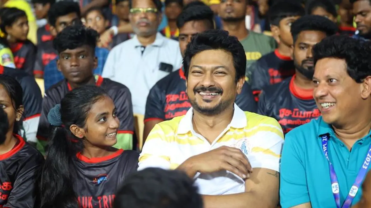 சேப்பாக்கத்தில் சிஎஸ்கே vs டெல்லி கேப்பிட்டல்ஸ் ஐபிஎல் போட்டி... சிறுவர் சிறுமியர்களுடன் கண்டு ரசித்த உதயநிதி! சேப்பாக்கத்தில் சிஎஸ்கே vs டெல்லி கேப்பிட்டல்ஸ் ஐபிஎல் போட்டி... சிறுவர் சிறுமியர்களுடன் கண்டு ரசித்த உதயநிதி!