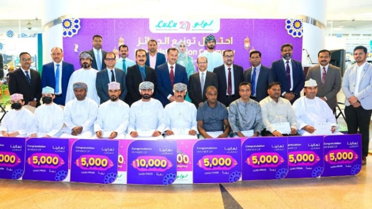 ലുലു ഷോപ്പ് ആന്റ് വിൻ മെഗാ വിജയികൾക്ക് സമ്മാനങ്ങള് വിതരണം ചെയ്തു ലുലു ഷോപ്പ് ആന്റ് വിൻ മെഗാ വിജയികൾക്ക് സമ്മാനങ്ങള് വിതരണം ചെയ്തു