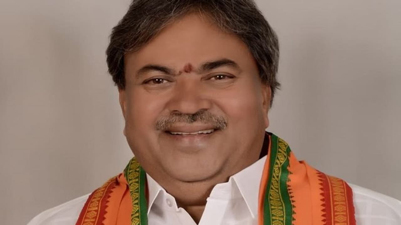 Karnataka Election 2023: ಬಂಗಾರಪೇಟೆ ಬಿಜೆಪಿ ಅಭ್ಯರ್ಥಿ ಮತದಾನಕ್ಕೂ ಮೊದಲೇ ನಾಪತ್ತೆ..! Karnataka Election 2023: ಬಂಗಾರಪೇಟೆ ಬಿಜೆಪಿ ಅಭ್ಯರ್ಥಿ ಮತದಾನಕ್ಕೂ ಮೊದಲೇ ನಾಪತ್ತೆ..!