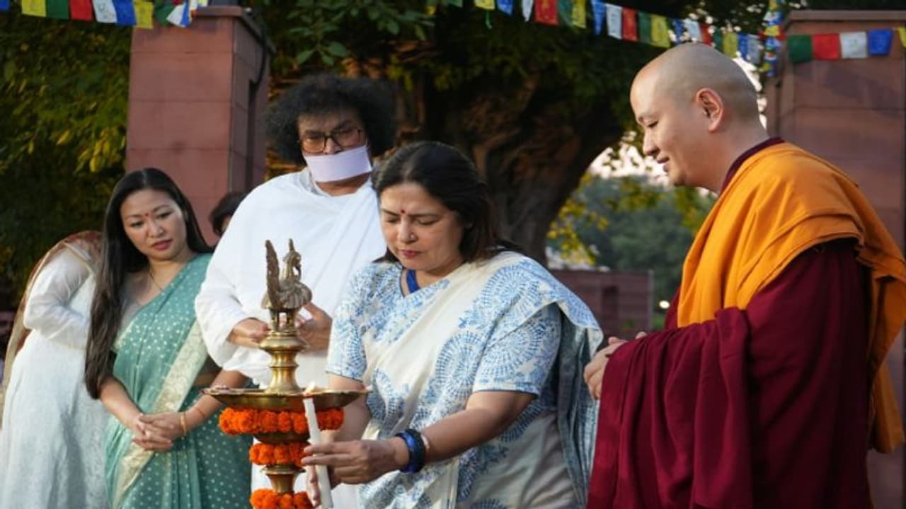 ‘బుద్ధం శరణం గచ్ఛామి’ ఎగ్జిబిషన్ను ప్రారంభించిన కేంద్ర మంత్రి మీనాక్షి లేఖి.. ‘బుద్ధం శరణం గచ్ఛామి’ ఎగ్జిబిషన్ను ప్రారంభించిన కేంద్ర మంత్రి మీనాక్షి లేఖి..