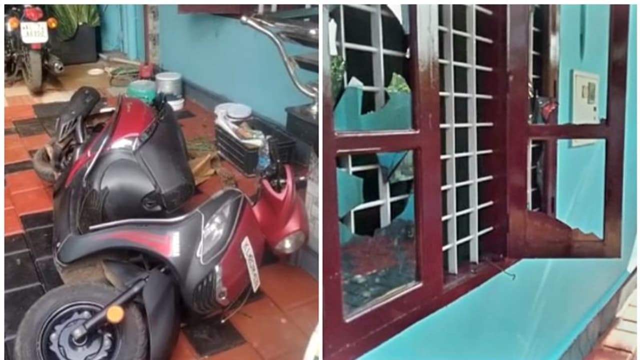 വീട്ടിൽ ആളുണ്ടോ? ചോദ്യത്തിന് പിന്നാലെ ഗേറ്റ് വെട്ടിപ്പൊളിച്ചു, തിരുവനന്തപുരത്ത് ലഹരിമാഫിയയുടെ ആക്രമണം വീട്ടിൽ ആളുണ്ടോ? ചോദ്യത്തിന് പിന്നാലെ ഗേറ്റ് വെട്ടിപ്പൊളിച്ചു, തിരുവനന്തപുരത്ത് ലഹരിമാഫിയയുടെ ആക്രമണം