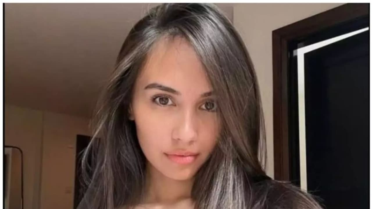 സ്വന്തം എഐ ബോട്ട് ക്ലോണ്‍ സൃഷ്ടിച്ച് മോഡല്‍; മണിക്കൂറിന് 5,000 രൂപയ്ക്ക് ഡേറ്റ് ചെയ്യാന്‍ ആണ്‍സുഹൃത്തുക്കള്‍ !