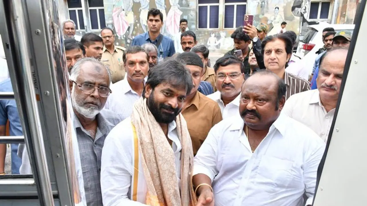 సెట్విన్ ఆధ్వర్యంలో ఎలక్ట్రిక్ బస్సులు ప్రవేశపెడతాం.. : మంత్రి వీ. శ్రీనివాస్ గౌడ్ సెట్విన్ ఆధ్వర్యంలో ఎలక్ట్రిక్ బస్సులు ప్రవేశపెడతాం.. : మంత్రి వీ. శ్రీనివాస్ గౌడ్