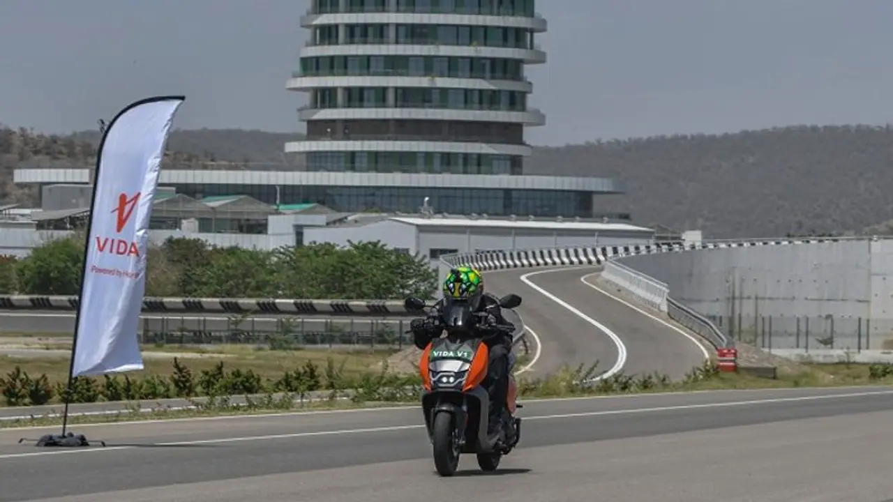 ഇവരാണ് രാജ്യത്തെ ഏറ്റവും അത്ഭുതകരമായ അഞ്ച് ഇലക്ട്രിക് സ്കൂട്ടറുകൾ ഇവരാണ് രാജ്യത്തെ ഏറ്റവും അത്ഭുതകരമായ അഞ്ച് ഇലക്ട്രിക് സ്കൂട്ടറുകൾ