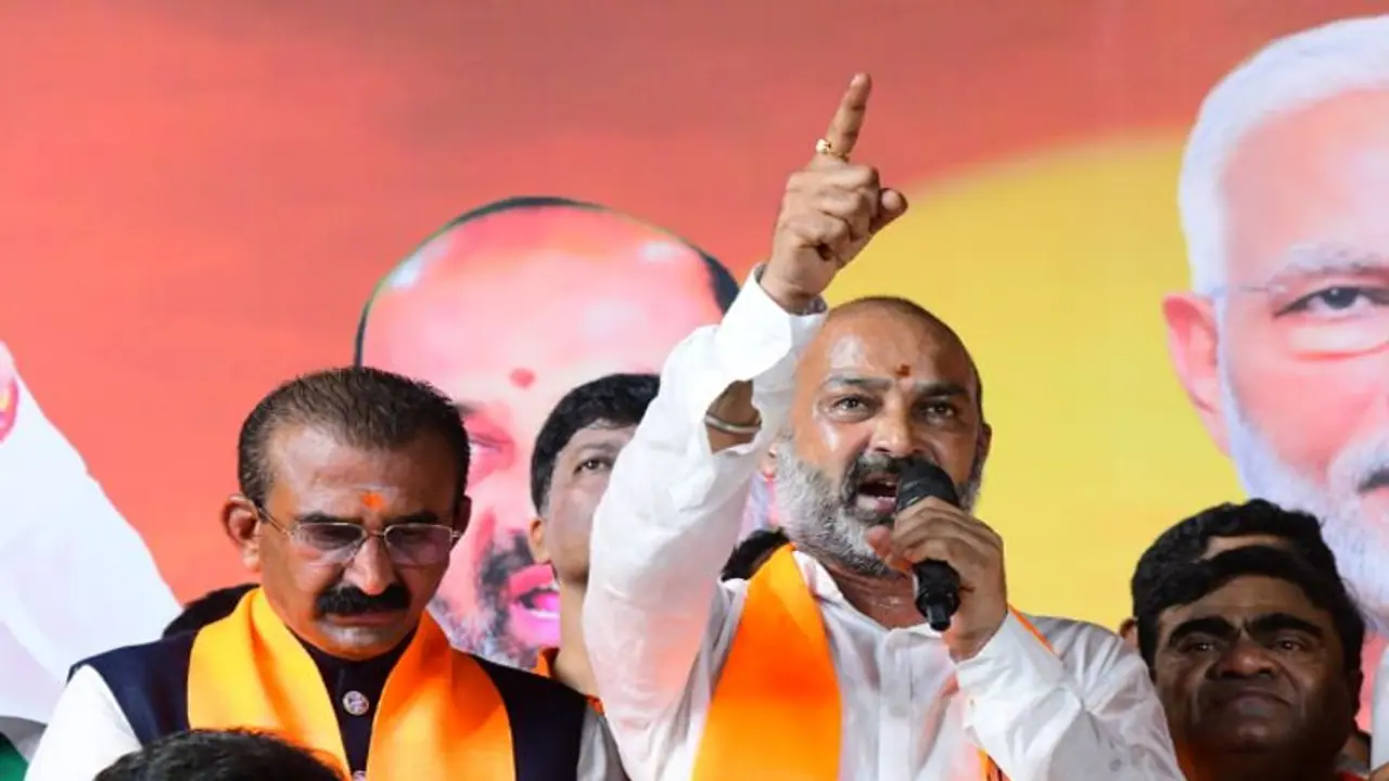 తిరిగి బిఆర్ఎస్ సర్కార్ వచ్చినా... ఈసారి కూల్చేయడం ఖాయం : బండి సంజయ్ సంచలనం తిరిగి బిఆర్ఎస్ సర్కార్ వచ్చినా... ఈసారి కూల్చేయడం ఖాయం : బండి సంజయ్ సంచలనం