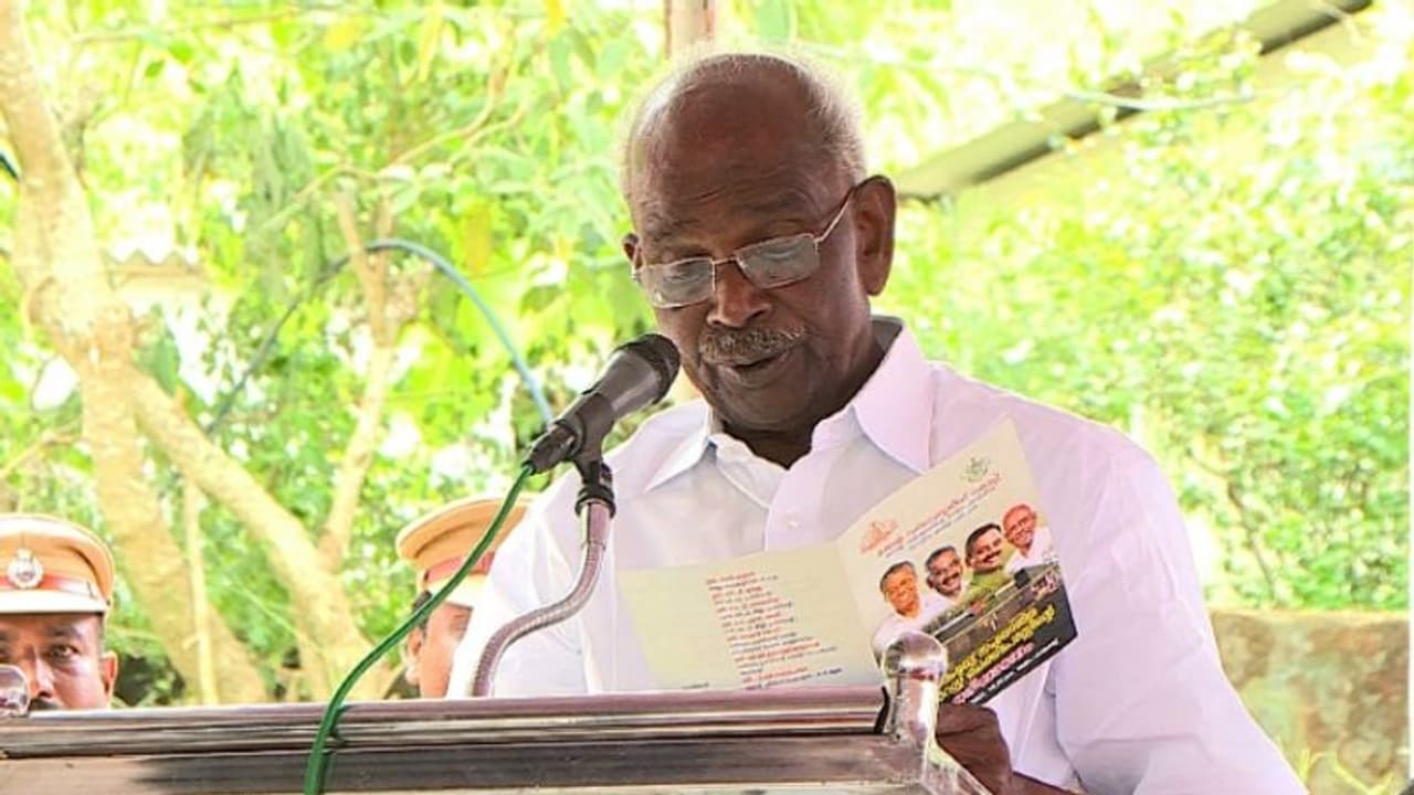 നികുതിപ്പണം കൊണ്ട് ശമ്പളം വാങ്ങി ഭക്ഷണം കഴിച്ച് വായ്നോക്കി ഇരിക്കുന്നു,വനം ഉദ്യോഗസ്ഥര്ക്കെതിരെ എംഎംമണി നികുതിപ്പണം കൊണ്ട് ശമ്പളം വാങ്ങി ഭക്ഷണം കഴിച്ച് വായ്നോക്കി ഇരിക്കുന്നു,വനം ഉദ്യോഗസ്ഥര്ക്കെതിരെ എംഎംമണി