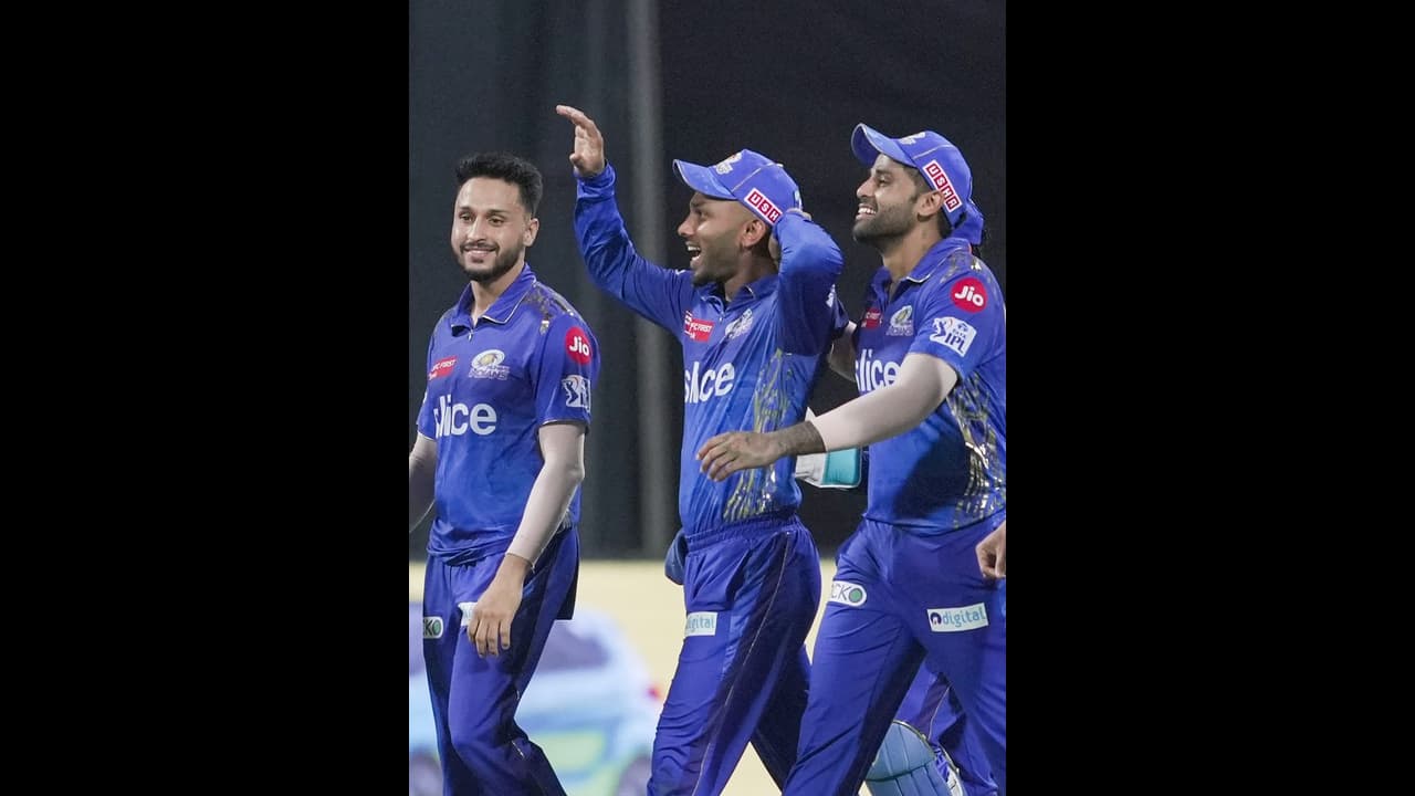  ജീവന്‍മരണപ്പോരില്‍ മലയാളി താരവും പ്ലേയിംഗ് ഇലവനില്‍; ഹൈദരാബാദിനെതിരെ മുംബൈയുടെ സാധ്യതാ ടീം