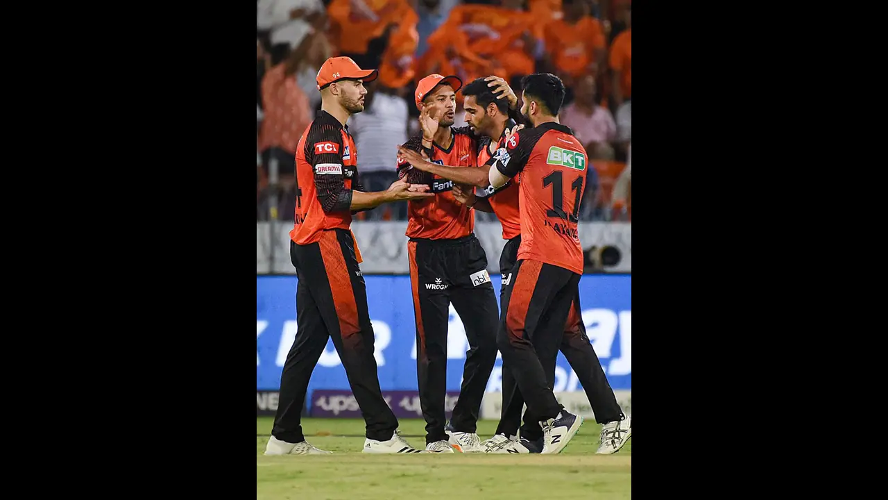 ஹைதராபாத் பிளே ஆஃப் வாய்ப்பு எப்படி? GT, RCB, MI அணிகளை ஓட ஓட விரட்டினால் அமையுமா? ஹைதராபாத் பிளே ஆஃப் வாய்ப்பு எப்படி? GT, RCB, MI அணிகளை ஓட ஓட விரட்டினால் அமையுமா?