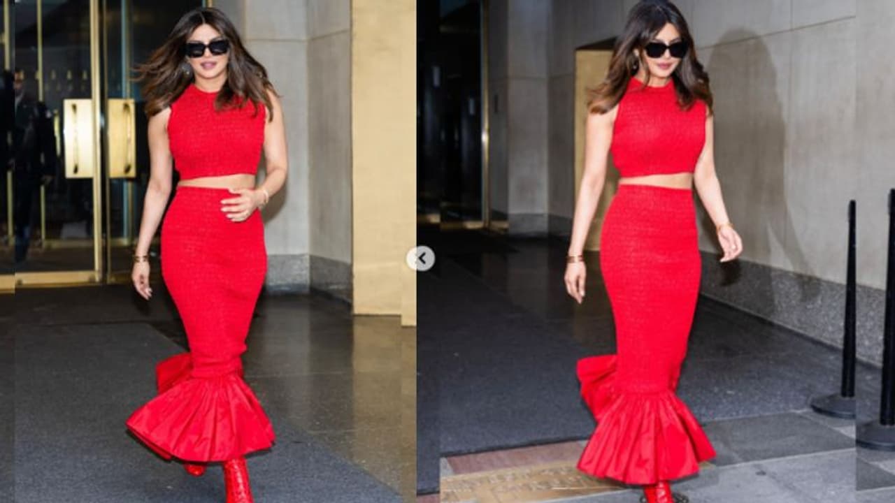 ചുവപ്പ് സ്കേര്ട്ടും ടോപ്പും ധരിച്ച് കിടിലന് ലുക്കില് പ്രിയങ്ക ചോപ്ര; ചിത്രങ്ങള് വൈറല് ചുവപ്പ് സ്കേര്ട്ടും ടോപ്പും ധരിച്ച് കിടിലന് ലുക്കില് പ്രിയങ്ക ചോപ്ര; ചിത്രങ്ങള് വൈറല്