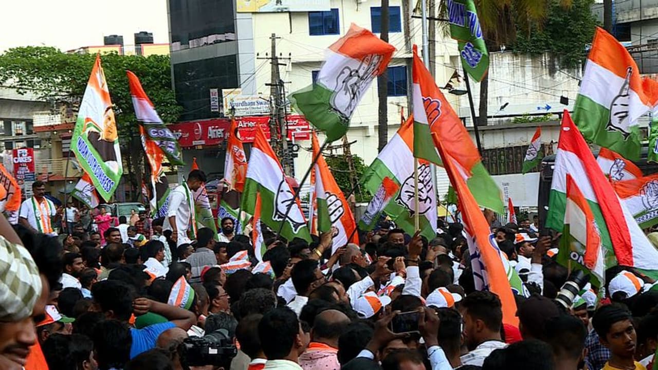 കർണാടക ആദ്യ ഫലസൂചന: പോസ്റ്റൽ വോട്ടിൽ കോൺഗ്രസ് മുന്നിൽ, തൊട്ടുപിന്നിൽ ബിജെപി, നിർണ്ണായകമാകുമോ ജെഡിഎസ്?