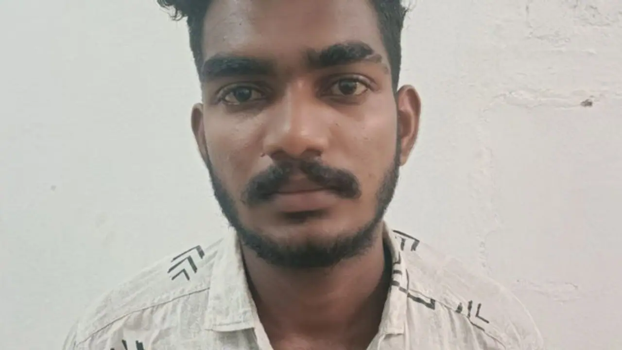 പ്രണയം നടിച്ച് 19 കാരിയുടെ നഗ്നവീഡിയോ കൈക്കലാക്കി, ഭീഷണിപ്പെടുത്തി പീഡനശ്രമം; യുവാവ് പിടിയിൽ പ്രണയം നടിച്ച് 19 കാരിയുടെ നഗ്നവീഡിയോ കൈക്കലാക്കി, ഭീഷണിപ്പെടുത്തി പീഡനശ്രമം; യുവാവ് പിടിയിൽ