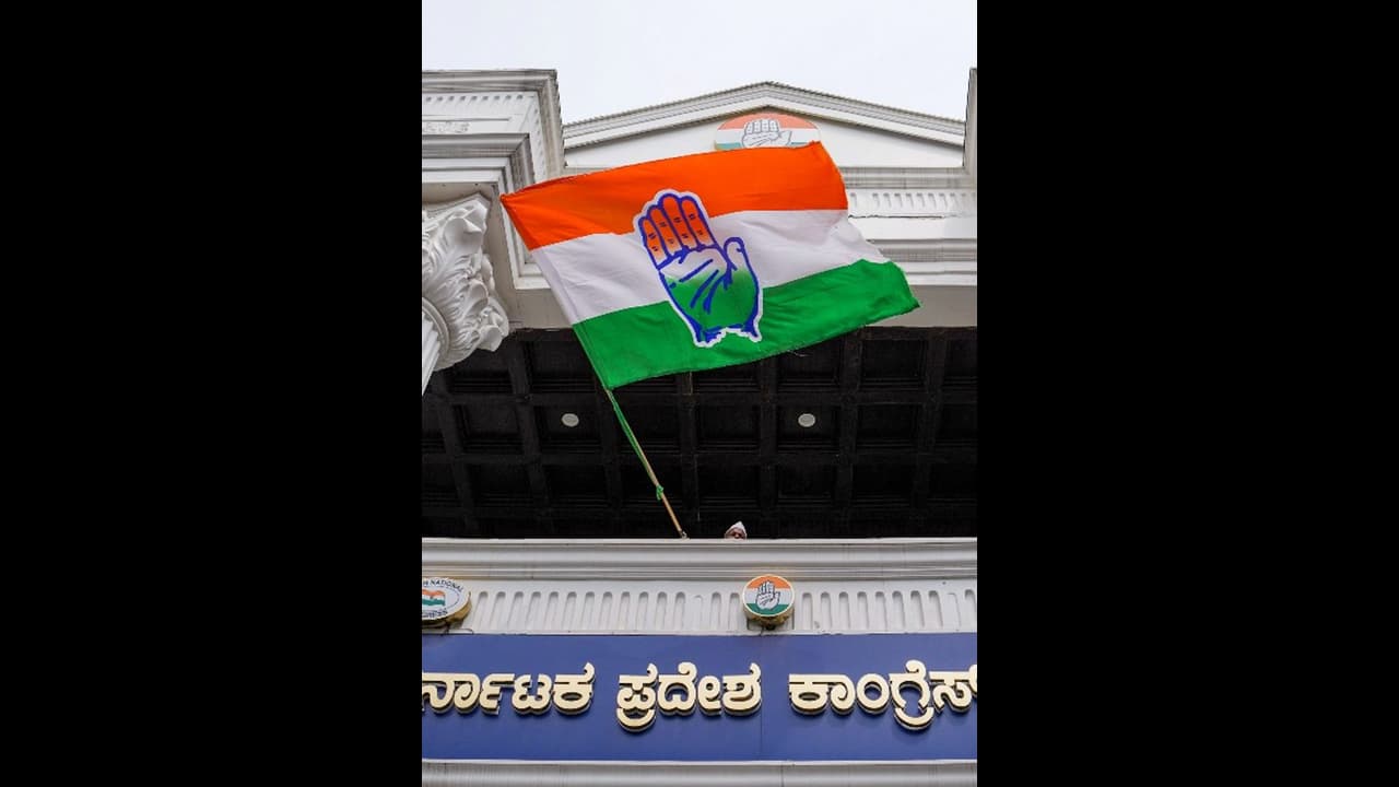 కర్ణాటక ఫలితాల ట్రెండ్ తో కాంగ్రెస్ శ్రేణుల్లో జోష్.. ఢిల్లీ ఆఫీసులో ‘బజరంగ్ బలి’ నినాదాలు.. కర్ణాటక ఫలితాల ట్రెండ్ తో కాంగ్రెస్ శ్రేణుల్లో జోష్.. ఢిల్లీ ఆఫీసులో ‘బజరంగ్ బలి’ నినాదాలు..