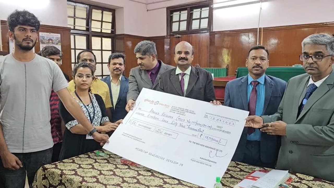 கோவை நீதிமன்ற வளாகத்தில் மக்கள் நீதிமன்றம்; பெரும்பாலானோர் பங்கேற்பு கோவை நீதிமன்ற வளாகத்தில் மக்கள் நீதிமன்றம்; பெரும்பாலானோர் பங்கேற்பு