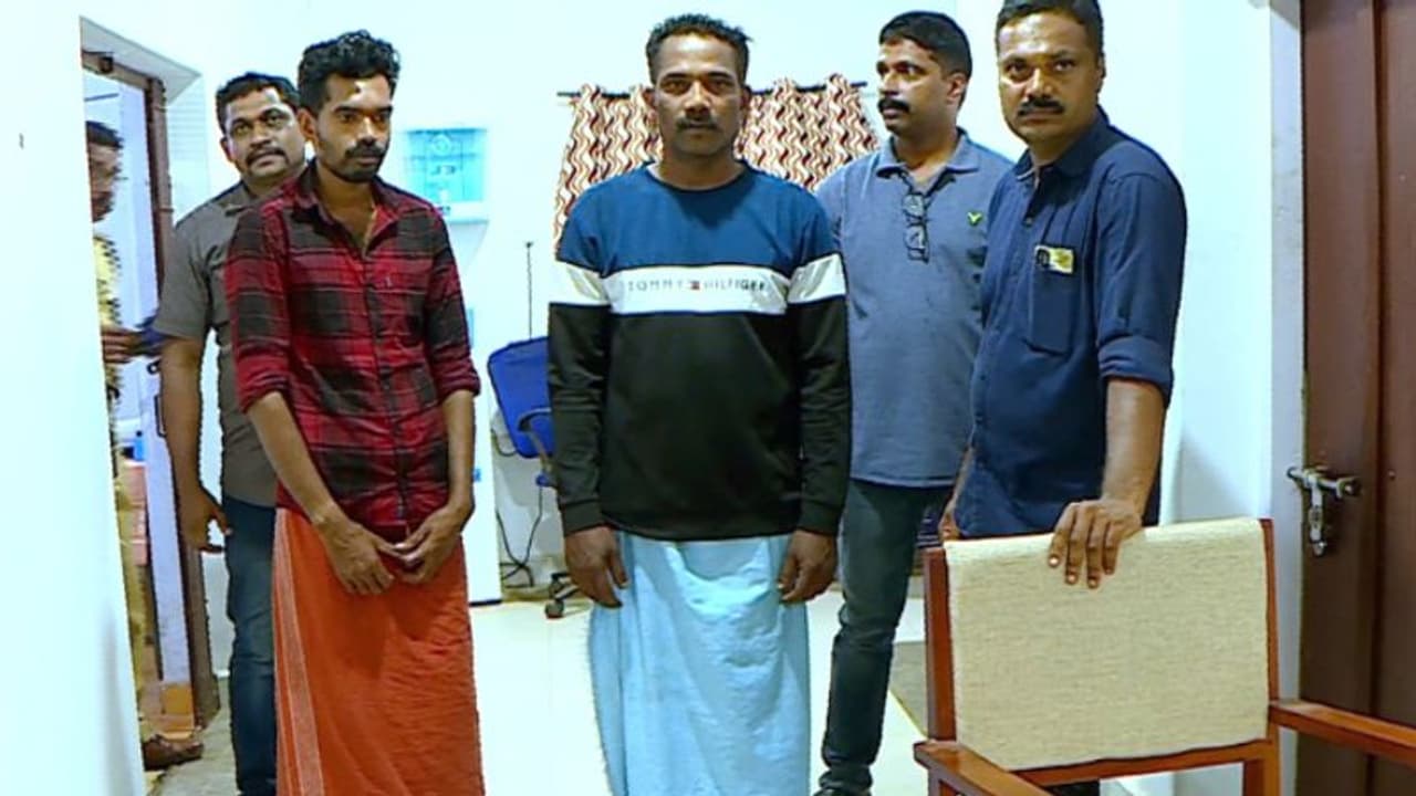 മെഡിക്കല് സ്റ്റോർ ജീവനക്കാരി പ്രണയത്തിൽ നിന്ന് പിന്മാറി, ഉടമയ്ക്ക് നേരെ ആസിഡ് ആക്രമണം; 2 പേർ അറസ്റ്റിൽ മെഡിക്കല് സ്റ്റോർ ജീവനക്കാരി പ്രണയത്തിൽ നിന്ന് പിന്മാറി, ഉടമയ്ക്ക് നേരെ ആസിഡ് ആക്രമണം; 2 പേർ അറസ്റ്റിൽ