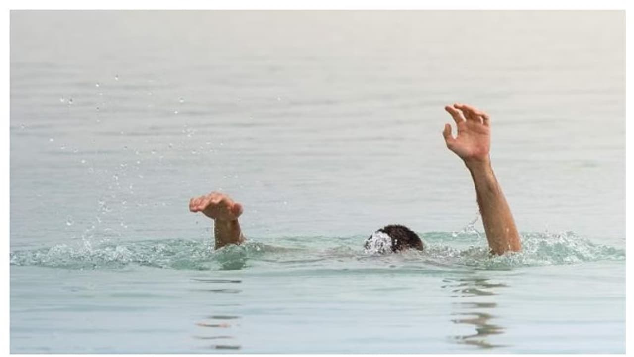 പുഴയിൽ വീണ് കാണാതായ മൂന്ന് കുട്ടികളിൽ ഒരാളുടെ മൃതദേഹം കണ്ടെത്തി; രണ്ടുപേർക്കായി തിരച്ചിൽ തുടരുന്നു