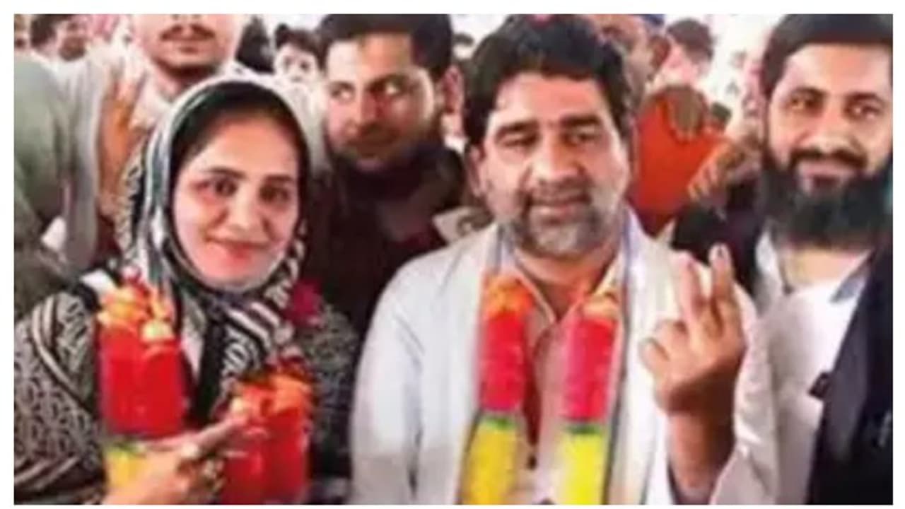 സീറ്റ് വനിതാ സംവരണമാക്കി, കല്യാണം കഴിച്ച് ഭാര്യയെ മത്സരിപ്പിച്ച് കോൺ​ഗ്രസ് നേതാവ്, ഒടുവിൽ വിജയം