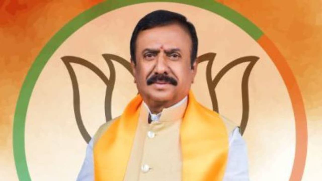 കർണാടക: റീകൌണ്ടിങ്ങിൽ ബിജെപിക്ക് ജയം, ജയനഗറിലെ വിജയം 16 വോട്ടിന് കർണാടക: റീകൌണ്ടിങ്ങിൽ ബിജെപിക്ക് ജയം, ജയനഗറിലെ വിജയം 16 വോട്ടിന്