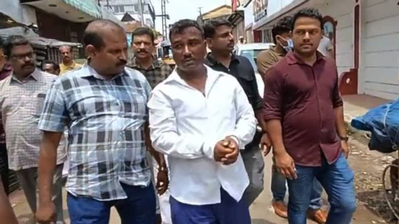 കോട്ടയത്ത് ബധിരനും മൂകനുമെന്ന വ്യാജേന എത്തി ചിട്ടിക്കമ്പനിയിൽ നിന്ന് പണം കവർന്നു, പ്രതി പിടിയിൽ കോട്ടയത്ത് ബധിരനും മൂകനുമെന്ന വ്യാജേന എത്തി ചിട്ടിക്കമ്പനിയിൽ നിന്ന് പണം കവർന്നു, പ്രതി പിടിയിൽ