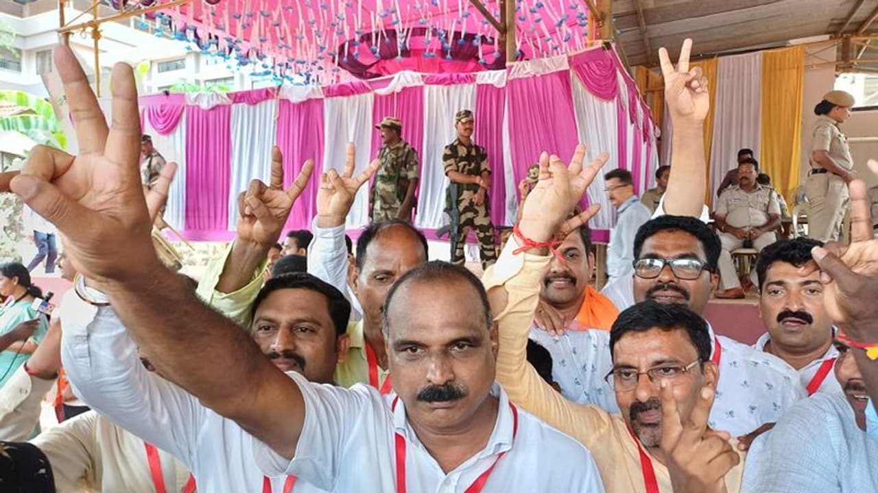 Kundapura Election Results 2023: ನನ್ನ ಗೆಲುವು ಹಾಲಾಡಿ ಶ್ರೀನಿವಾಸ ಶೆಟ್ಟಿಗೆ ಅರ್ಪಣೆ: ಕಿರಣ್ ಕೊಡ್ಗಿ Kundapura Election Results 2023: ನನ್ನ ಗೆಲುವು ಹಾಲಾಡಿ ಶ್ರೀನಿವಾಸ ಶೆಟ್ಟಿಗೆ ಅರ್ಪಣೆ: ಕಿರಣ್ ಕೊಡ್ಗಿ