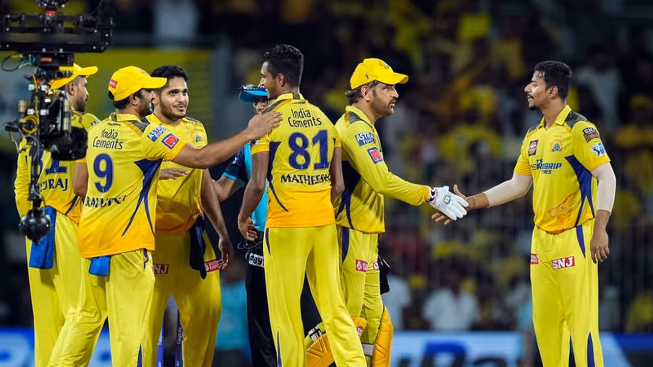 രണ്ട് മത്സരം ബാക്കി, രണ്ടിലും തോറ്റാല് ചെന്നൈ പ്ലേ ഓഫിലെത്തുമോ? കണക്കുകള് ഇപ്പോഴേ കൂട്ടിവയ്ക്കാം രണ്ട് മത്സരം ബാക്കി, രണ്ടിലും തോറ്റാല് ചെന്നൈ പ്ലേ ഓഫിലെത്തുമോ? കണക്കുകള് ഇപ്പോഴേ കൂട്ടിവയ്ക്കാം