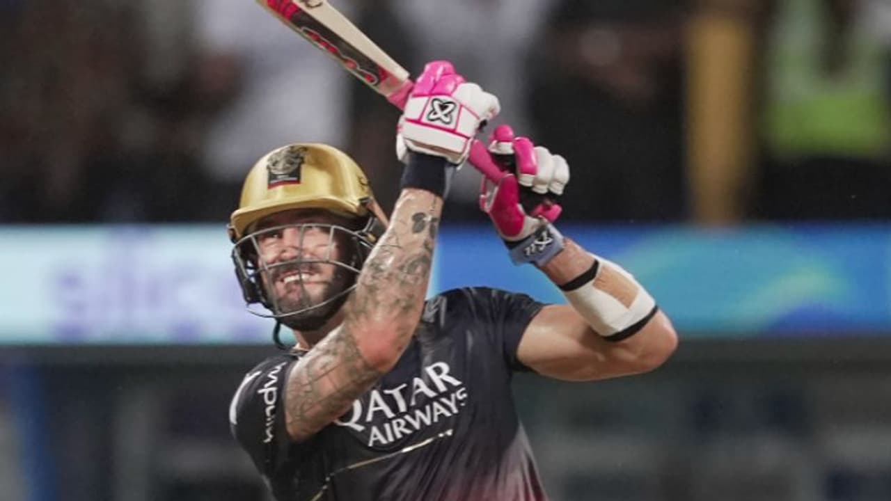 CSKஐவிட RCBக்காக முதல் வீரராக 600 ரன்கள் குவித்த ஃபாப் டூப்ளெசிஸ்!