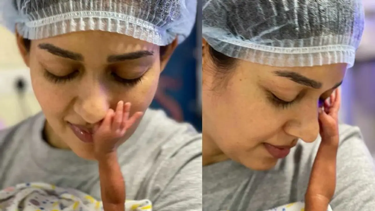 உலகின் சிறந்த அன்னை நீ... நயனின் அன்சீன் புகைப்படங்களை பகிர்ந்து பாசத்தோடு அன்னையர் தின வாழ்த்து சொன்ன விக்கி உலகின் சிறந்த அன்னை நீ... நயனின் அன்சீன் புகைப்படங்களை பகிர்ந்து பாசத்தோடு அன்னையர் தின வாழ்த்து சொன்ன விக்கி