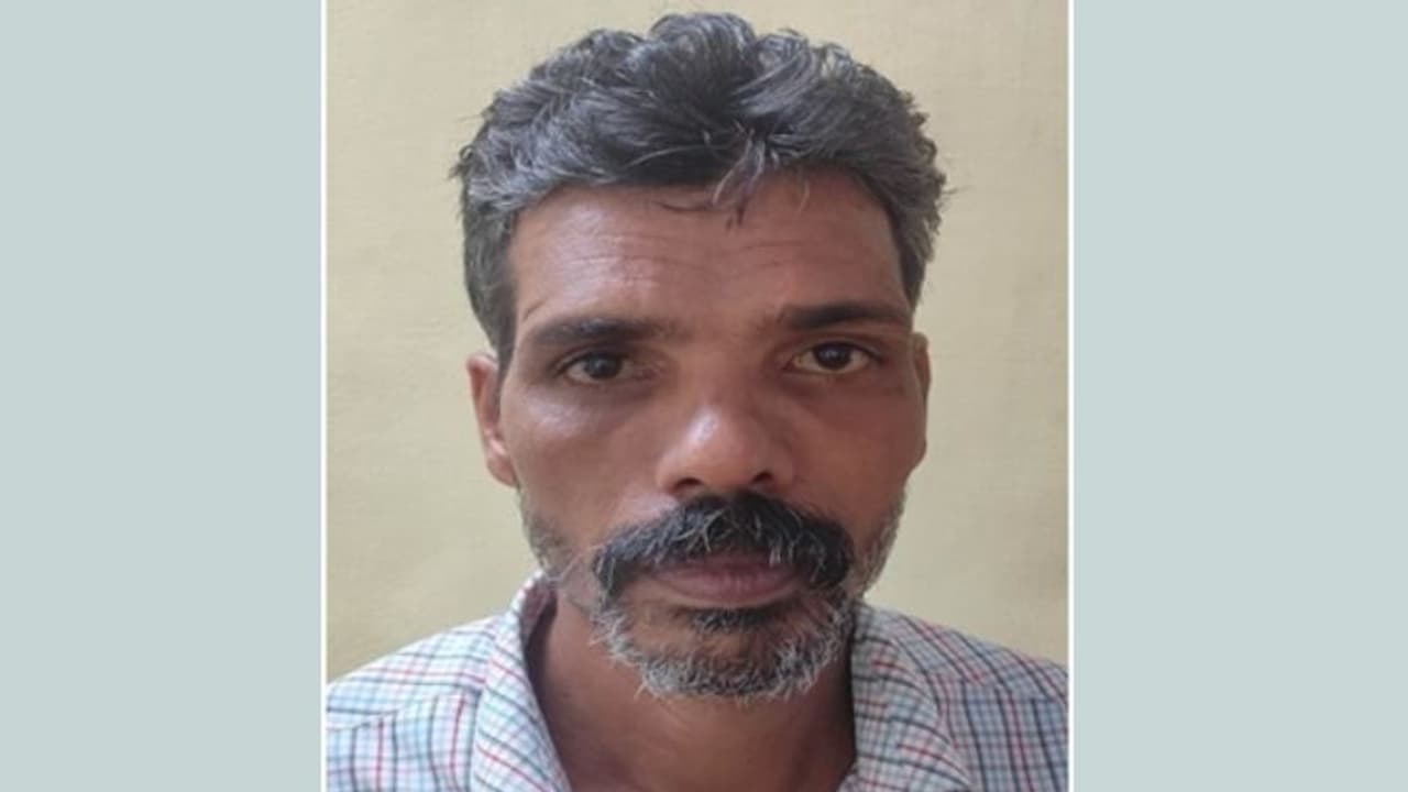 അയൽവാസിയെ വീട്ടിൽ കയറി കത്തികൊണ്ട് നെഞ്ചിൽ കുത്തി; പ്രതി അറസ്റ്റിൽ അയൽവാസിയെ വീട്ടിൽ കയറി കത്തികൊണ്ട് നെഞ്ചിൽ കുത്തി; പ്രതി അറസ്റ്റിൽ