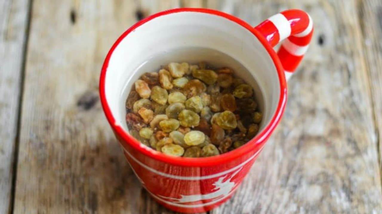 ദിവസവും കഴിക്കാം കുതിര്ത്ത ഈന്തപ്പഴവും ഉണക്കമുന്തിരിയും; അറിയാം ഗുണങ്ങള്... ദിവസവും കഴിക്കാം കുതിര്ത്ത ഈന്തപ്പഴവും ഉണക്കമുന്തിരിയും; അറിയാം ഗുണങ്ങള്...