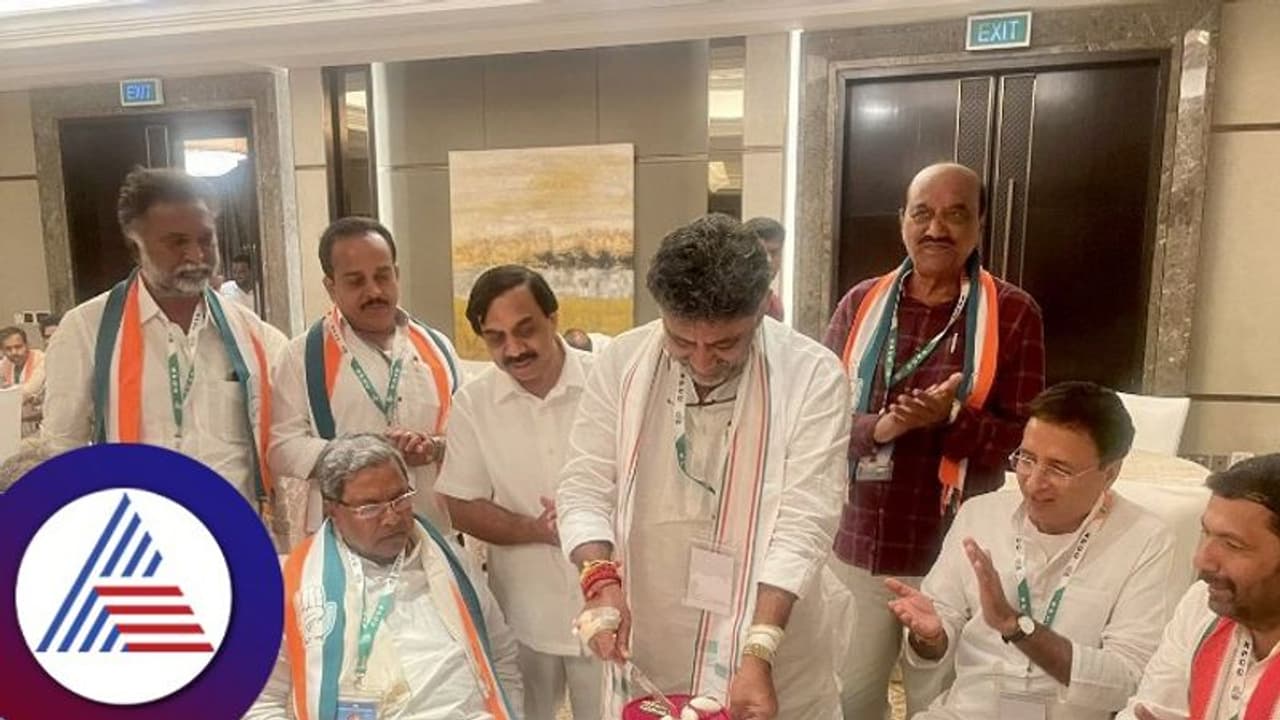 DK Shivakumar Birthday: ಅದ್ದೂರಿಯಾಗಿ ಡಿಕೆಶಿ ಹುಟ್ಟುಹಬ್ಬ ಆಚರಿಸಿದ ಕಾಂಗ್ರೆಸ್ ನಾಯಕರು! DK Shivakumar Birthday: ಅದ್ದೂರಿಯಾಗಿ ಡಿಕೆಶಿ ಹುಟ್ಟುಹಬ್ಬ ಆಚರಿಸಿದ ಕಾಂಗ್ರೆಸ್ ನಾಯಕರು!