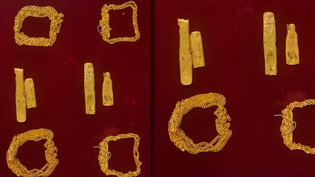 கோவை விமானத்தில் நிலையத்தில் கடத்தி வரப்பட்ட 3 கிலோ தங்கம்.. இதன் மதிப்பு எவ்வளவு கோடி தெரியுமா? கோவை விமானத்தில் நிலையத்தில் கடத்தி வரப்பட்ட 3 கிலோ தங்கம்.. இதன் மதிப்பு எவ்வளவு கோடி தெரியுமா?