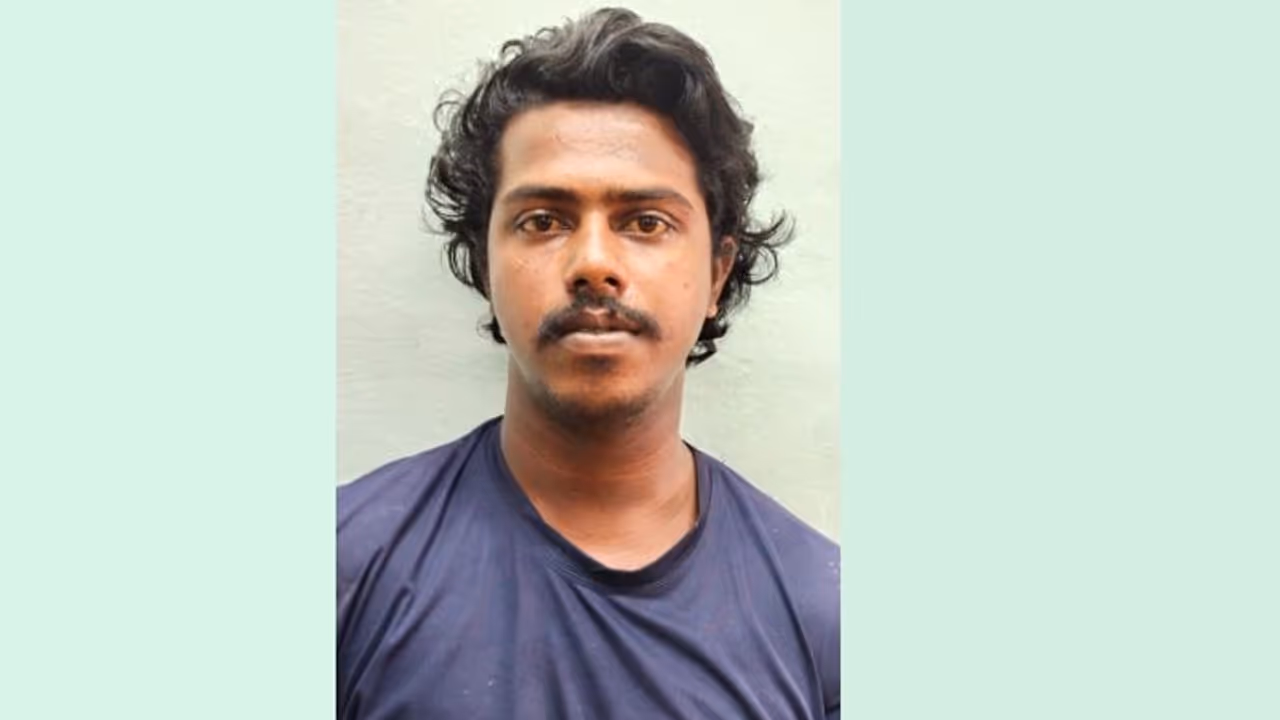 അർധരാത്രിയിൽ വീടിനകത്ത് ആൾ രൂപം; ബഹളം വച്ചപ്പോൾ വെല്ലുവിളിയും ഭീഷണിയും, മോഷ്ടിക്കുന്നത് മൊബൈൽ ഫോൺ, പിടിയിൽ അർധരാത്രിയിൽ വീടിനകത്ത് ആൾ രൂപം; ബഹളം വച്ചപ്പോൾ വെല്ലുവിളിയും ഭീഷണിയും, മോഷ്ടിക്കുന്നത് മൊബൈൽ ഫോൺ, പിടിയിൽ