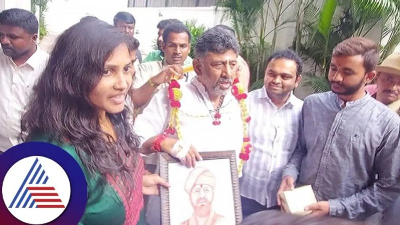 ಡಿಕೆಶಿ ಹುಟ್ಟುಹಬ್ಬ: ರಕ್ತದಲ್ಲಿ ಚಿತ್ರ ಬಿಡಿಸಿ ಉಡುಗೊರೆಯಾಗಿ ನೀಡಿದ 'ಕೈ' ಕಾರ್ಯಕರ್ತೆ ಬಿಂದುಗೌಡ