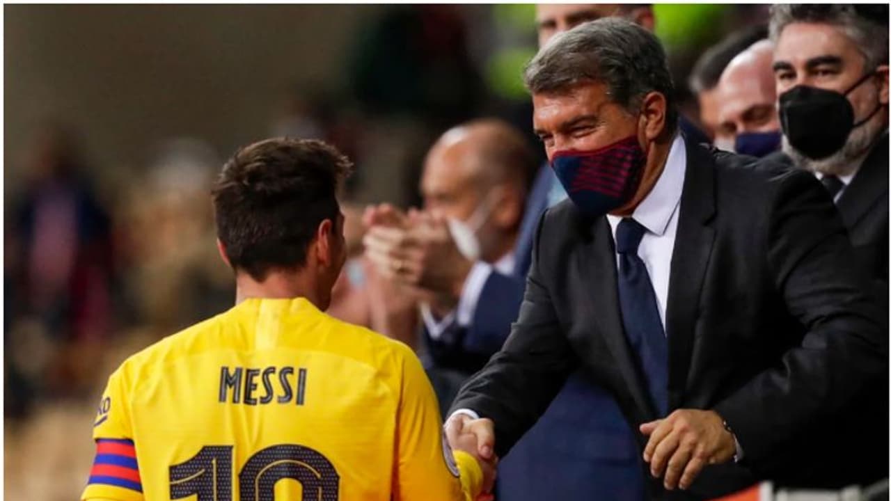 മെസി വരുമോ? പ്രതികരിച്ച് ബാഴ്സ പ്രസിഡന്റ്! ലാ ലിഗ നേട്ടത്തിനിടയിലും മെസിക്കായി മുറവിളി കൂട്ടി ആരാധകര് മെസി വരുമോ? പ്രതികരിച്ച് ബാഴ്സ പ്രസിഡന്റ്! ലാ ലിഗ നേട്ടത്തിനിടയിലും മെസിക്കായി മുറവിളി കൂട്ടി ആരാധകര്