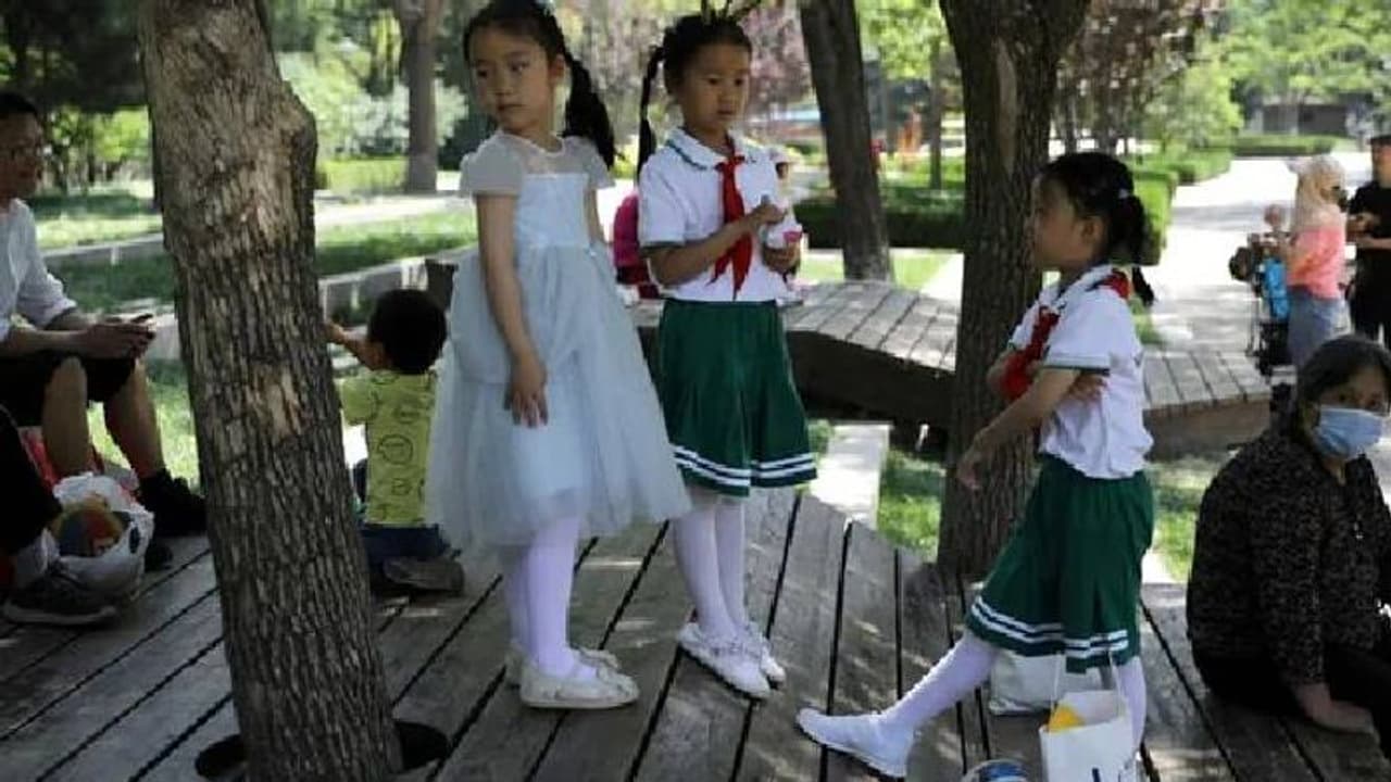 കടുത്ത ആശങ്ക തന്നെ, ജനനനിരക്ക് കൂട്ടാൻ പുതുകാല വിവാഹങ്ങൾ പ്രോത്സാഹിപ്പിക്കുന്നതടക്കം പുതുവഴികൾ തേടി ചൈന കടുത്ത ആശങ്ക തന്നെ, ജനനനിരക്ക് കൂട്ടാൻ പുതുകാല വിവാഹങ്ങൾ പ്രോത്സാഹിപ്പിക്കുന്നതടക്കം പുതുവഴികൾ തേടി ചൈന