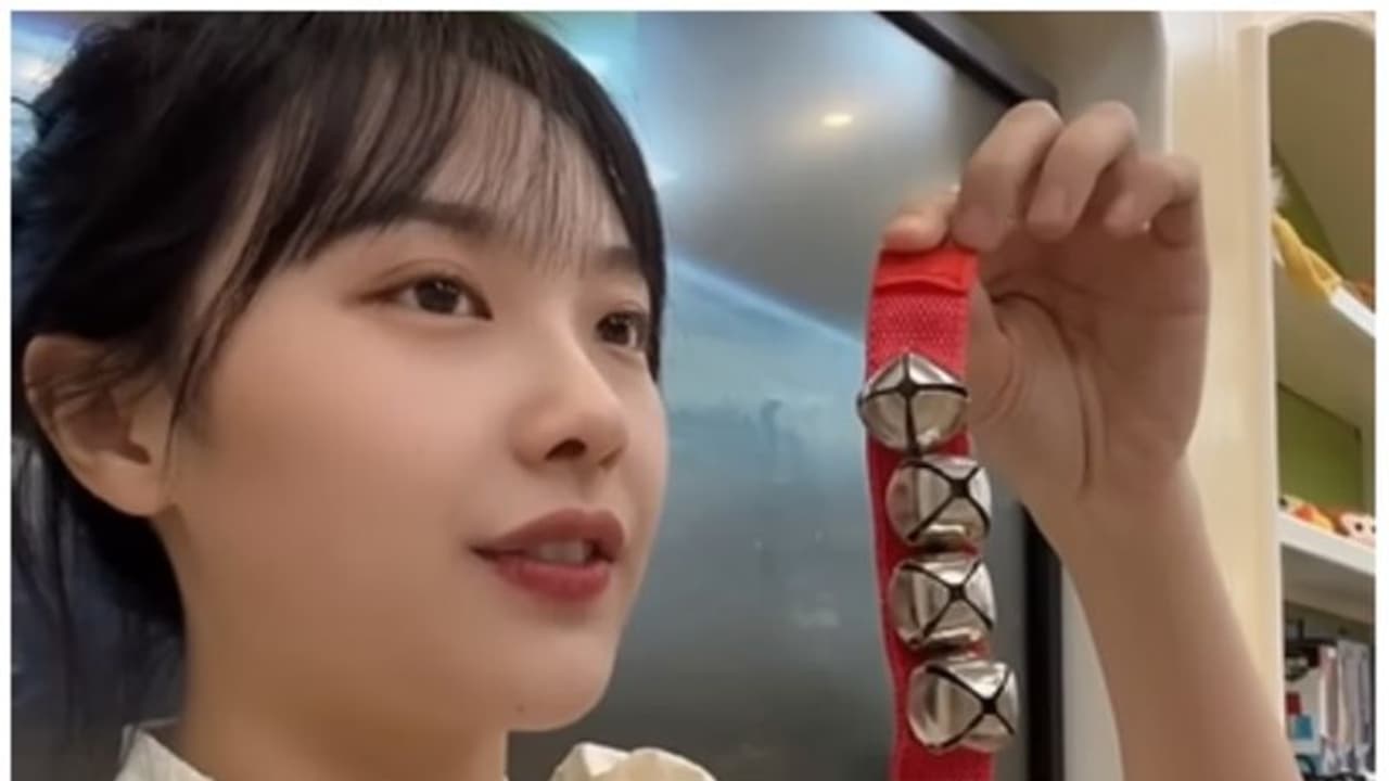 ഒരൊറ്റ ലൈവ് സ്ട്രീമില് നിന്ന് 10 വര്ഷത്തെ ശമ്പളത്തിന് തുല്യമായ വരുമാനം; ടീച്ചര് ജോലി രാജിവച്ചു ഒരൊറ്റ ലൈവ് സ്ട്രീമില് നിന്ന് 10 വര്ഷത്തെ ശമ്പളത്തിന് തുല്യമായ വരുമാനം; ടീച്ചര് ജോലി രാജിവച്ചു