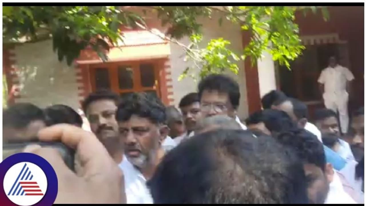 Karnataka election 2023: ಸಿಎಂ ಕುರ್ಚಿಗೆ ಎಲ್ಲರೂ ಆಸೆ ಪಡ್ಲಿ, ನನ್ನೊಂದಿಗೆ 135 ಶಾಸಕರಿದ್ದಾರೆ! Karnataka election 2023: ಸಿಎಂ ಕುರ್ಚಿಗೆ ಎಲ್ಲರೂ ಆಸೆ ಪಡ್ಲಿ, ನನ್ನೊಂದಿಗೆ 135 ಶಾಸಕರಿದ್ದಾರೆ!