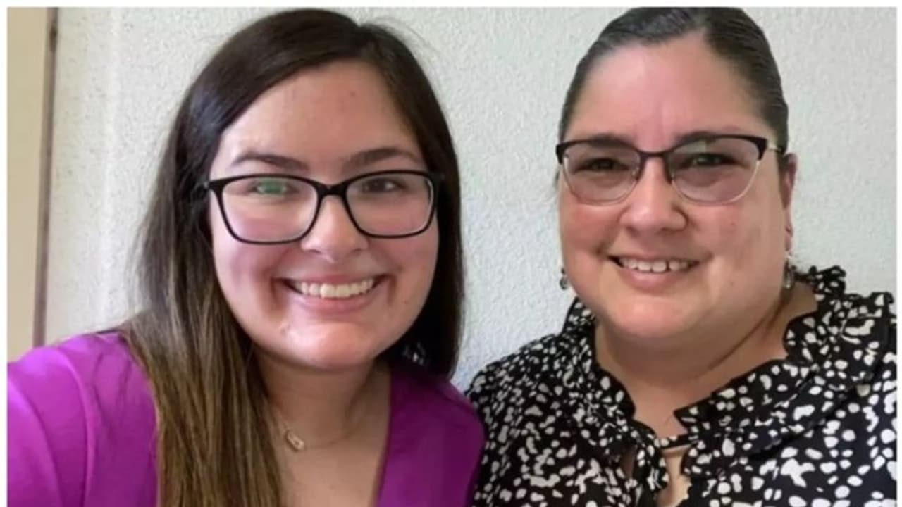 അമ്മയ്ക്ക് വയസ് 50, മകള്‍ 25; എ ഗ്രേഡോടെ ബിരുദാനന്തര ബിരുദം നേടി ഇരുവരും 