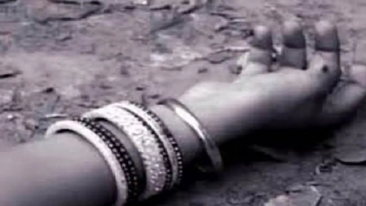 ವೈದ್ಯಕೀಯ ತಪಾಸಣೆಗಾಗಿ ಬಿಸಿಲಲ್ಲಿ 7 ಕಿ.ಮೀ ನಡೆದ ತುಂಬು ಗರ್ಭಿಣಿ ಸಾವು ವೈದ್ಯಕೀಯ ತಪಾಸಣೆಗಾಗಿ ಬಿಸಿಲಲ್ಲಿ 7 ಕಿ.ಮೀ ನಡೆದ ತುಂಬು ಗರ್ಭಿಣಿ ಸಾವು