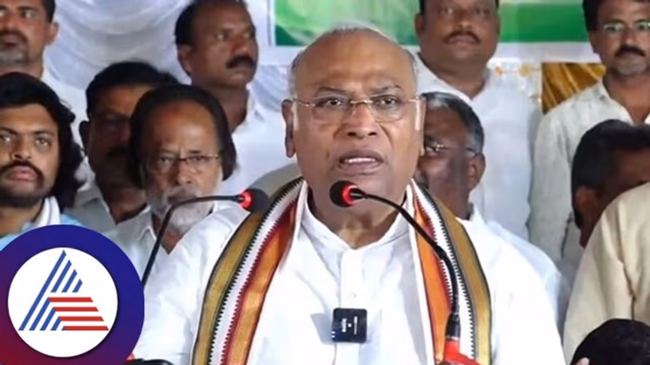 ಬೇರೆ ದೇಶಗಳಿಗೆ ಅಕ್ಕಿ ಕೊಡುತ್ತೆ: ಇಲ್ಲಿನವರೇ ಕೇಳಿದ್ರೆ ಕೊಡೋದಿಲ್ಲ: ಕೇಂದ್ರದ ವಿರುದ್ಧ ಖರ್ಗೆ ವಾಗ್ದಾಳಿ ಬೇರೆ ದೇಶಗಳಿಗೆ ಅಕ್ಕಿ ಕೊಡುತ್ತೆ: ಇಲ್ಲಿನವರೇ ಕೇಳಿದ್ರೆ ಕೊಡೋದಿಲ್ಲ: ಕೇಂದ್ರದ ವಿರುದ್ಧ ಖರ್ಗೆ ವಾಗ್ದಾಳಿ