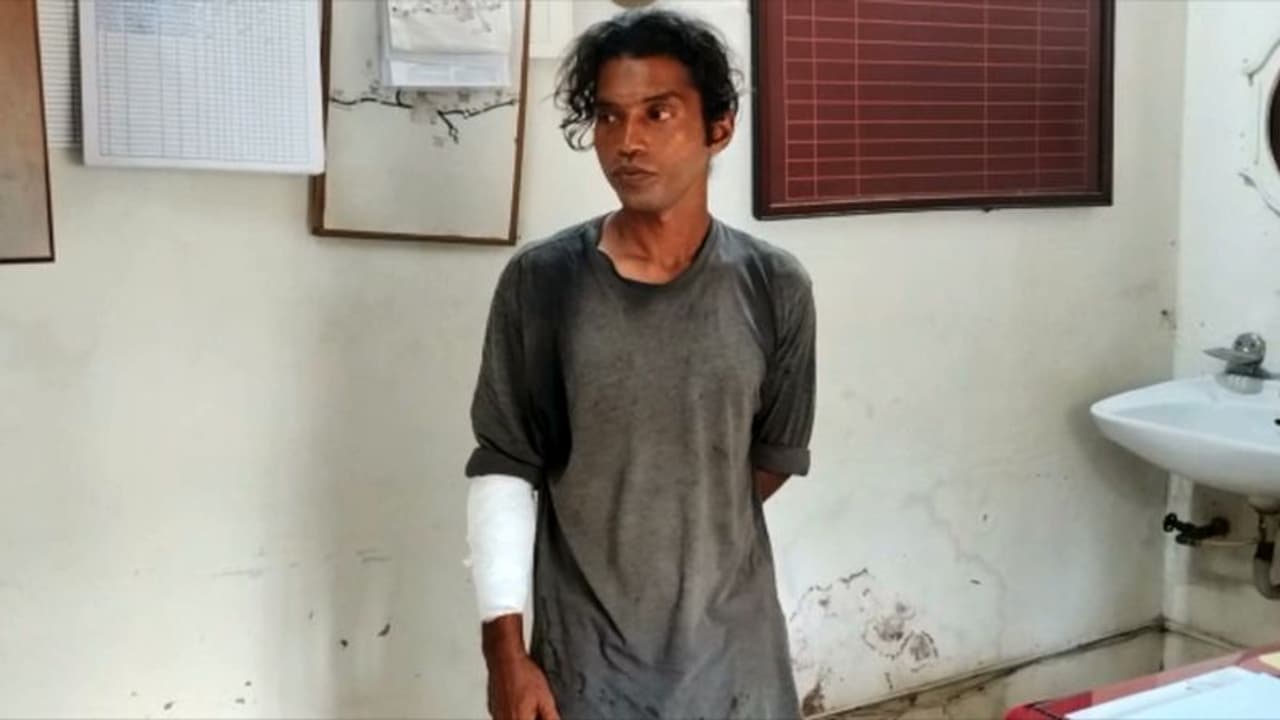 ഷൊർണൂർ ട്രെയിൻ ആക്രമണം: പ്രതി സ്ഥിരം കുറ്റവാളി, മുൻപ് ട്രാഫിക് പൊലീസുകാരനെ മർദ്ദിച്ചതിനും കേസ് ഷൊർണൂർ ട്രെയിൻ ആക്രമണം: പ്രതി സ്ഥിരം കുറ്റവാളി, മുൻപ് ട്രാഫിക് പൊലീസുകാരനെ മർദ്ദിച്ചതിനും കേസ്