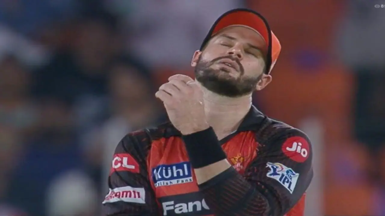 பிளே ஆஃப் வாய்ப்பை இழந்து, 2ஆவது அணியாக வெளியேறிய சன்ரைசர்ஸ் ஹைதராபாத்! பிளே ஆஃப் வாய்ப்பை இழந்து, 2ஆவது அணியாக வெளியேறிய சன்ரைசர்ஸ் ஹைதராபாத்!