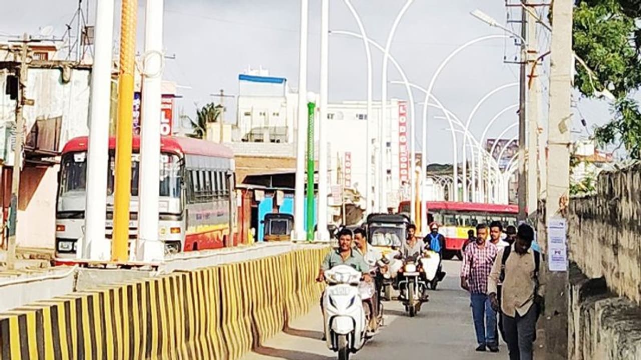 ಚಿತ್ರದುರ್ಗ: ಡಿವೈಡರ್ಗೆ ಬಲಿಯಾಯ್ತಾ ತಿಪ್ಪಾರೆಡ್ಡಿ ರಾಜಕೀಯ ಭವಿಷ್ಯ..! ಚಿತ್ರದುರ್ಗ: ಡಿವೈಡರ್ಗೆ ಬಲಿಯಾಯ್ತಾ ತಿಪ್ಪಾರೆಡ್ಡಿ ರಾಜಕೀಯ ಭವಿಷ್ಯ..!