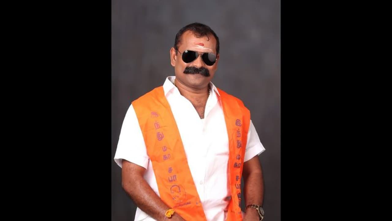 இந்து மகாசபா மாநில இளைஞரணி தலைவரை கொல்ல சதி? காவலாளியை கொடூரமாக தாக்கிய மர்ம கும்பல் இந்து மகாசபா மாநில இளைஞரணி தலைவரை கொல்ல சதி? காவலாளியை கொடூரமாக தாக்கிய மர்ம கும்பல்