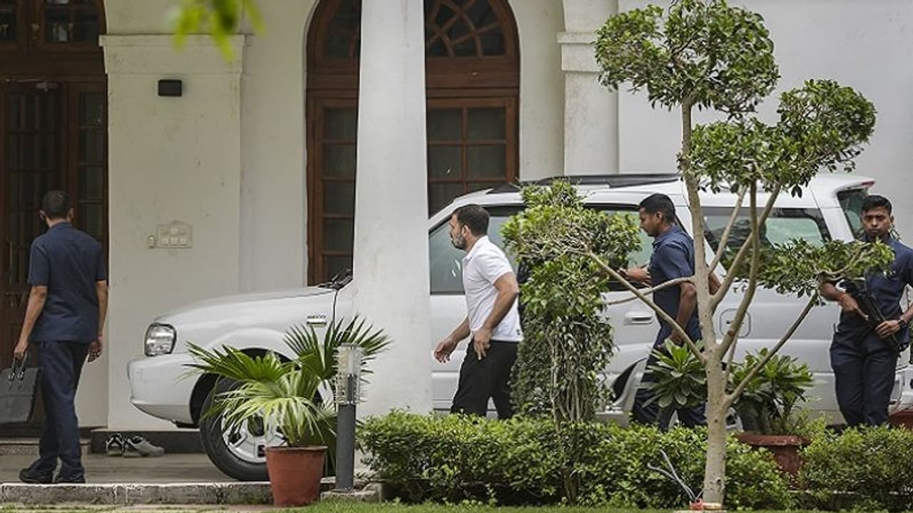 Rahul Gandhi reaches Mallikarjun Kharge's residence; Karnataka CM announcement likely today evening