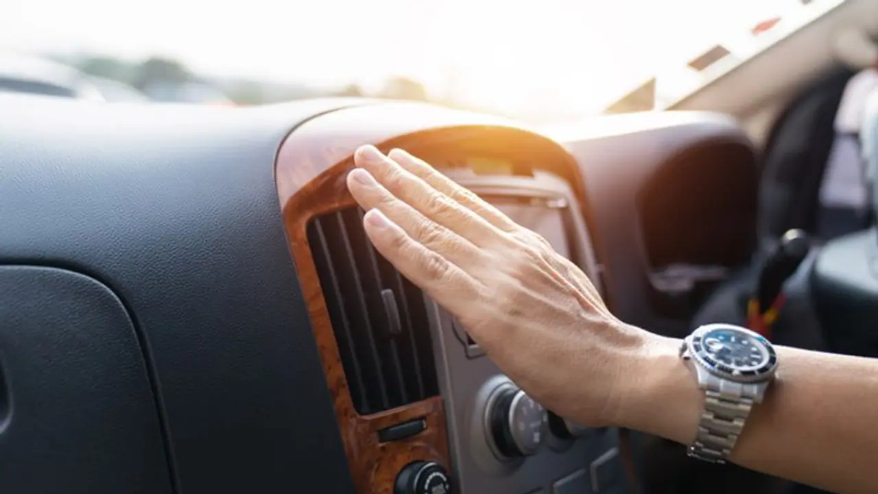 கார் ஏசி சரியா வேலை செய்யலையா? குளிர்ச்சியை மேம்படுத்த உதவும் எளிய ட்ரிக்ஸ் இதோ..