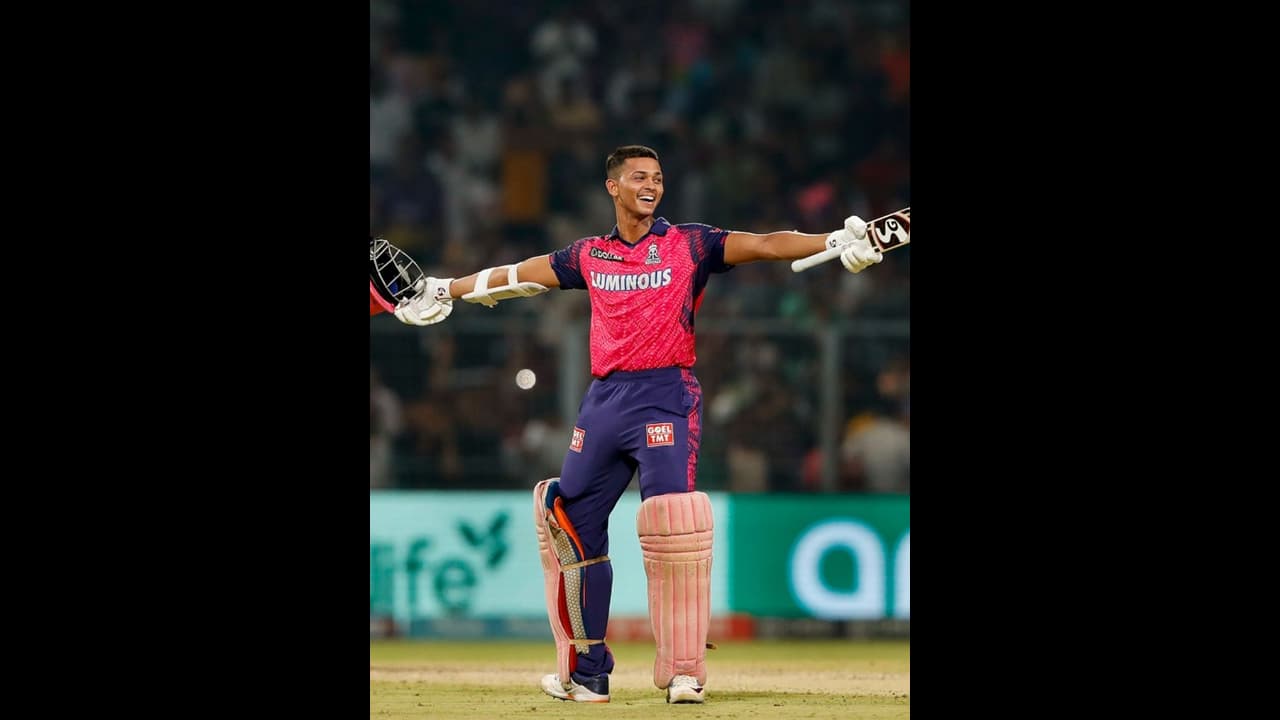 15 ஆண்டுகால சாதனையை முறியடித்த இளம் வீரர் யஷஸ்வி ஜெய்ஸ்வால்!