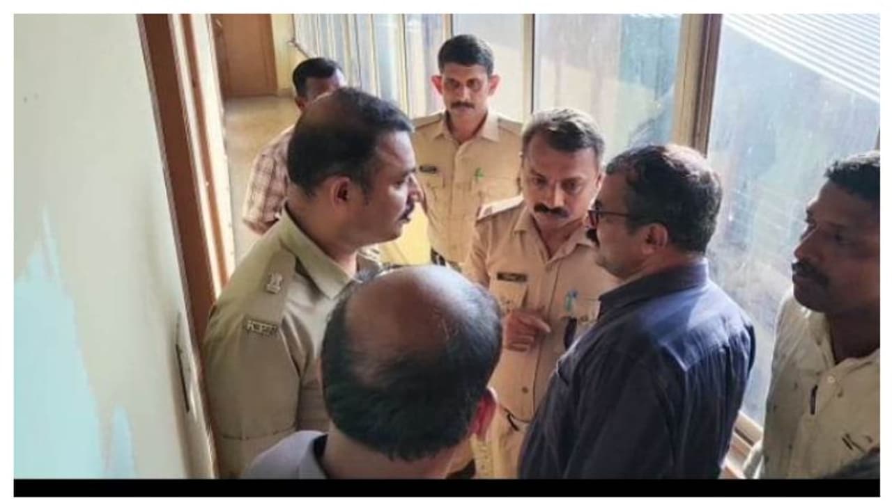 ലോഡ്ജിൽ യുവതിയെ വെട്ടേറ്റ് മരിച്ച നിലയിൽ കണ്ടെത്തി; കൊലപാതക കുറ്റം ഏറ്റെടുത്ത് പൊലീസിൽ കീഴടങ്ങി യുവാവ് 